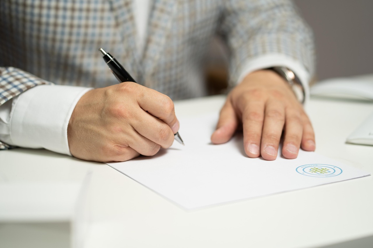 Ezek a legfontosabb hivatalos teendőid az ausztriai munkakezdés után!